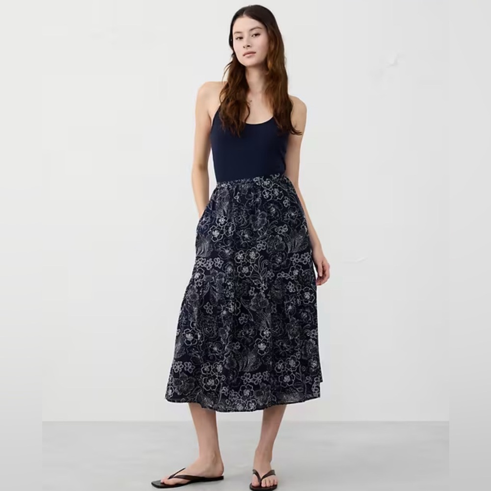 NWT Tiered, lined floral navy midi skirt